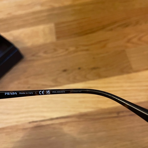 Prada
PR 01OS CONCEPTUAL
FRAME Tortoise
LENSES
Brown
Polarized - Picture 4 of 5
